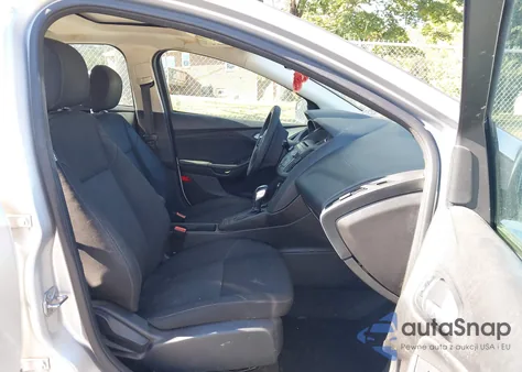 2016 Ford Focus Se z USA, uszkodzony, nr VIN 1FADP3K28GL338824